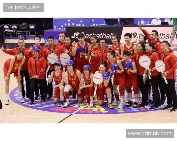 上海篮球队在世界杯预选赛中以59分稳居积分榜首位展现强劲实力