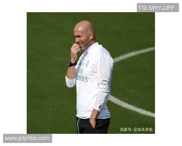 光头足球明星的独特魅力与发型风格解析